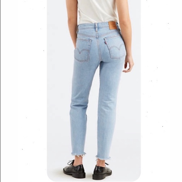 Levi’s Wedgie Light Wash Jeans - Picture 3 of 8